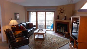 Condo, 1 Bedroom | Living room | TV