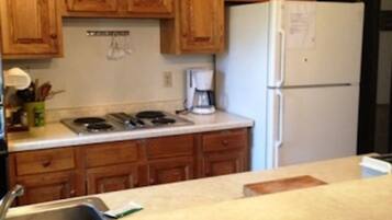 Condo, 2 Bedrooms, 2 Bathrooms | Private kitchen | Fridge, microwave, oven, stovetop