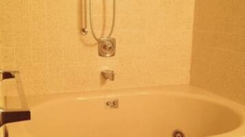 Jetted bathtub