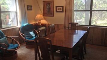 Condo, 2 Bedrooms, 2 Bathrooms | In-room dining