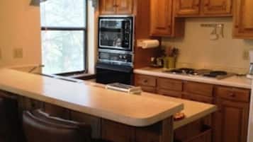 Condo, 2 Bedrooms, 2 Bathrooms | Private kitchen | Fridge, microwave, oven, stovetop