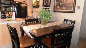 Condo, 2 Bedrooms | In-room dining