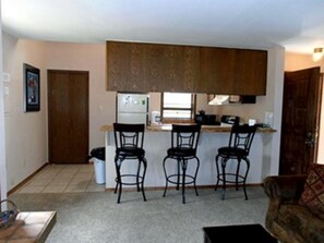 Condo, 1 Bedroom | Private kitchen | Fridge, microwave, toaster, cookware/dishes/utensils