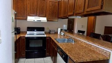 Condo, 1 Bedroom | Private kitchen | Fridge, microwave, toaster, cookware/dishes/utensils