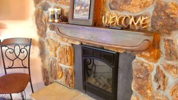 Condo, 2 Bedrooms, 2 Bathrooms | Room amenity