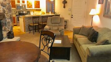 Condo, 2 Bedrooms, 2 Bathrooms | Living room | TV