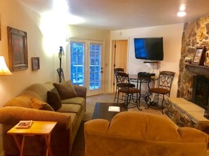 Condo, 2 Bedrooms, 2 Bathrooms | Living room