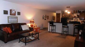 Condo, 2 Bedrooms, 2 Bathrooms | Living room | TV