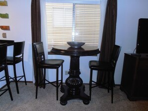 Condo, 2 Bedrooms, 2 Bathrooms | In-room dining
