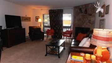 Condo, 2 Bedrooms, 2 Bathrooms | Living room | TV