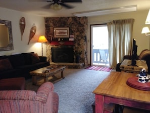 Condo, 2 Bedrooms, 2 Bathrooms | Living room