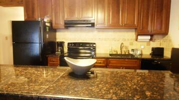 Condo, 3 Bedrooms | Private kitchen | Fridge, microwave