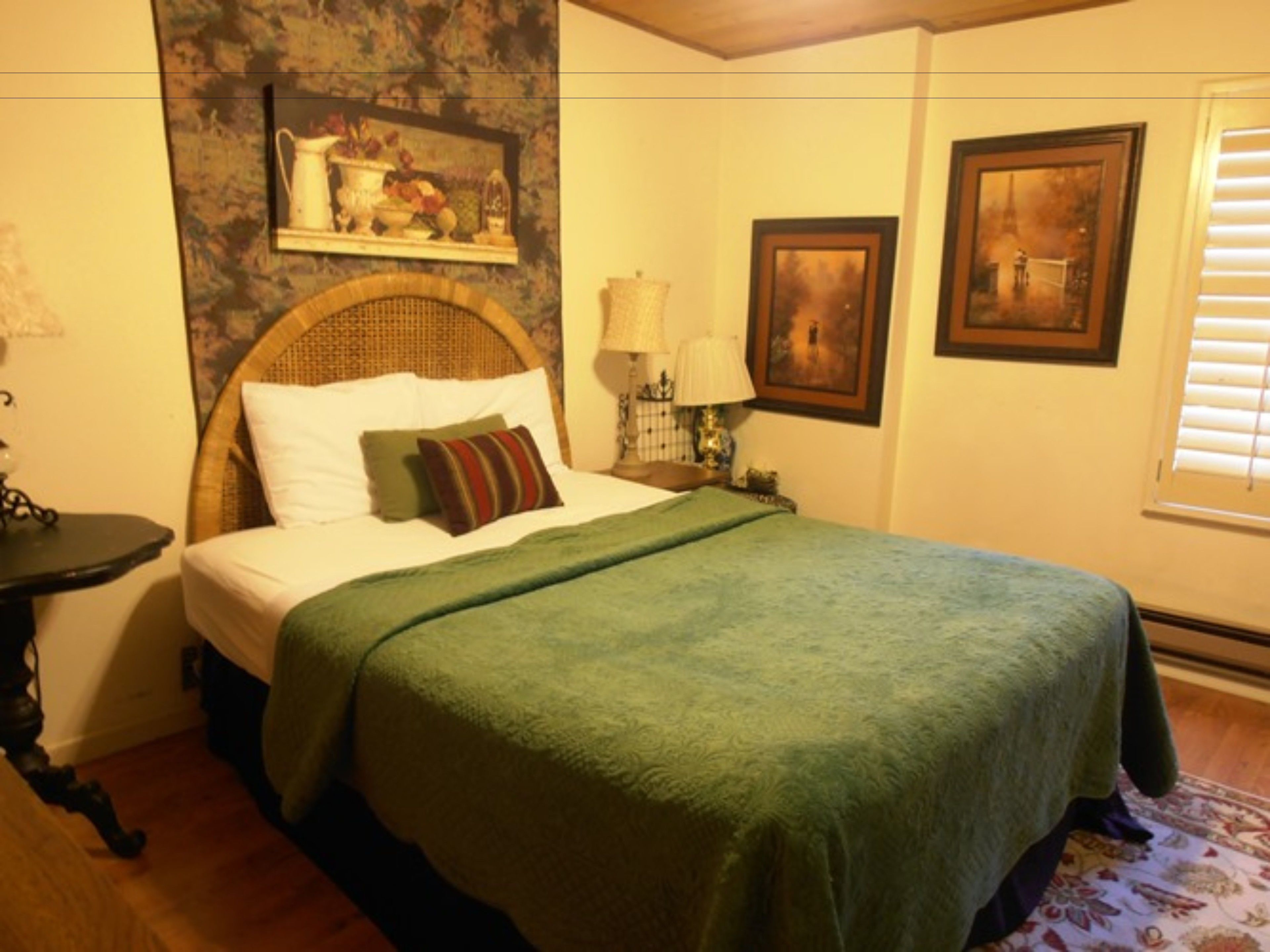 Iron/ironing board, free WiFi, bed sheets