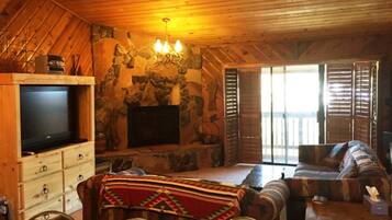 Condo, 3 Bedrooms | Living room | TV