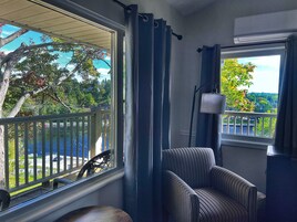 Premium Room, 1 King Bed (Muskoka River View, Has Balcony) | Individually decorated, individually furnished, desk, laptop workspace