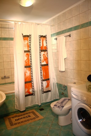 Basic House | Bathroom
