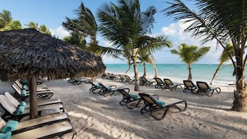 Playa privada, arena blanca, traslado desde/hacia la playa gratis