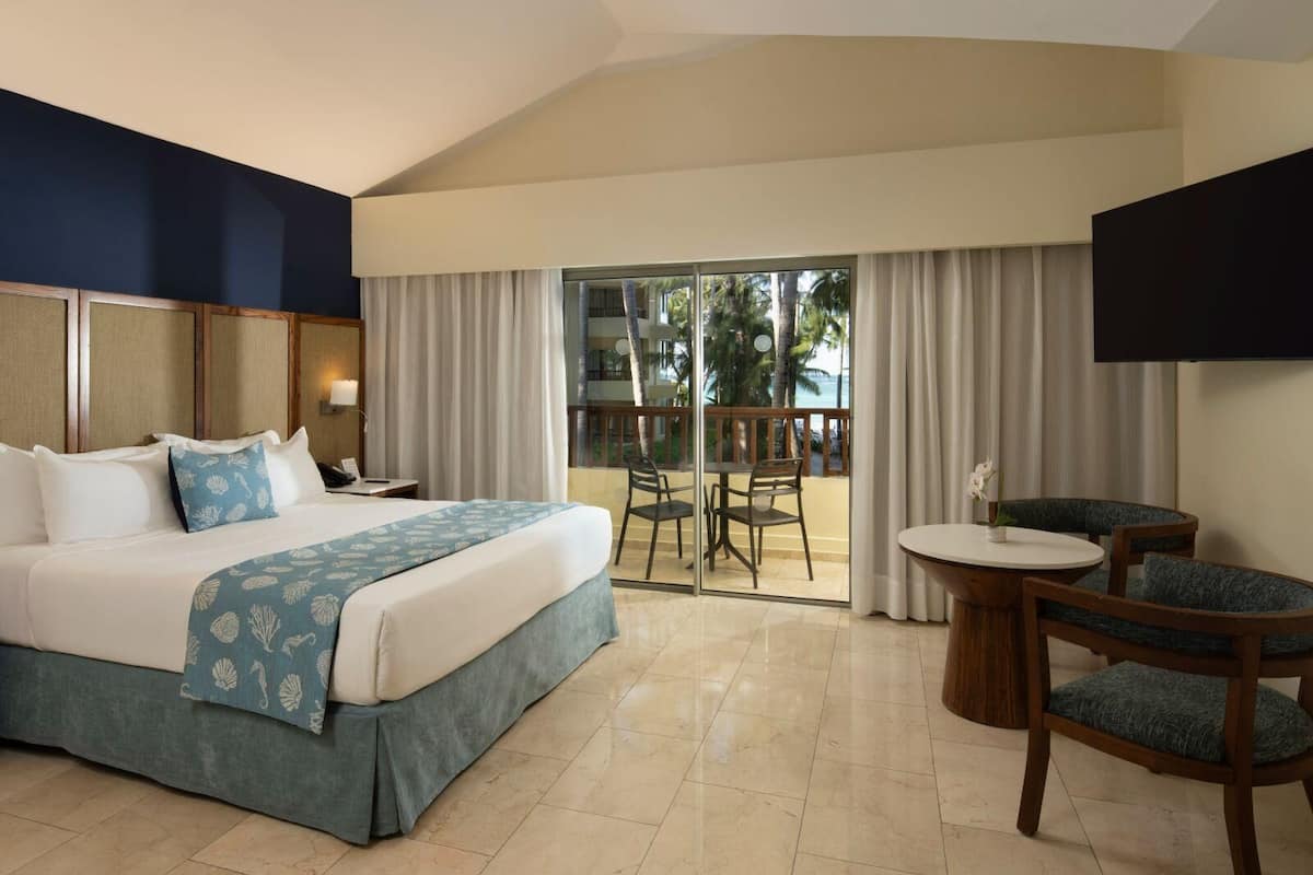 Kostenlose Minibar, Zimmersafe, Verdunkelungsvorhänge