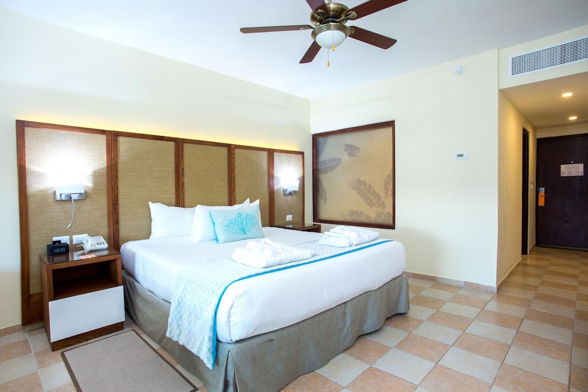 1 bedroom, free minibar, in-room safe, blackout drapes