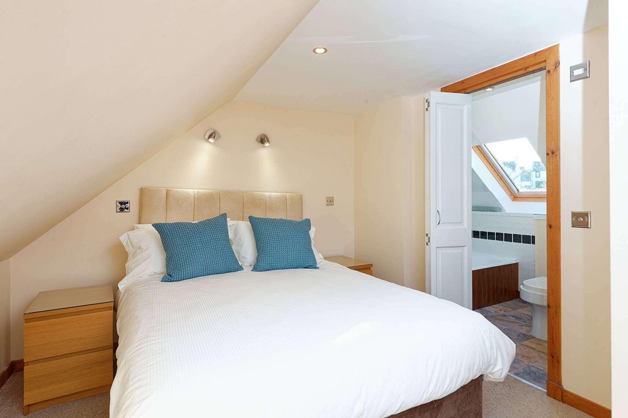 Double Room | Sengetøy av topp kvalitet, individuelt dekorert og individuelt innredet