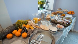 A breakfast buffet with various food items, including fruits, pastries, and beverages. - Fattoria Didattica La Collina Incantata (Narni)