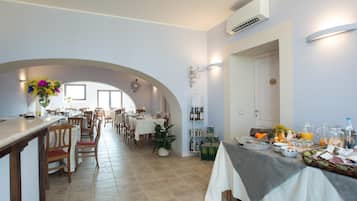 Lunch and dinner served