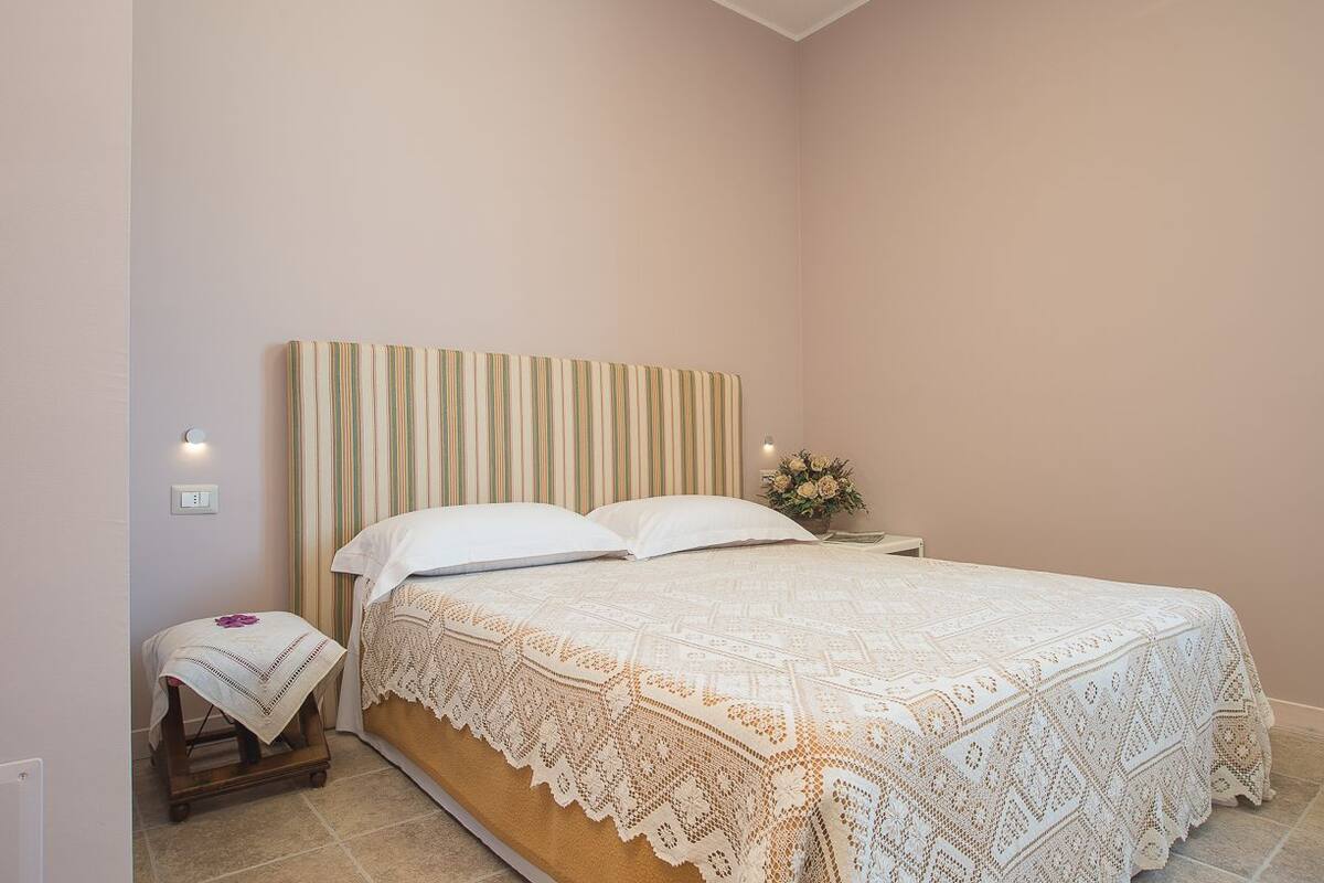 Habitación doble | Cunas (de pago), wifi gratis, ropa de cama