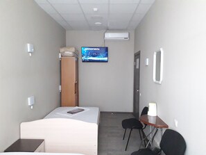 Quarto casal ou duplo standard | Ferros/tábuas de passar roupa, Wi-Fi de cortesia, roupa de cama