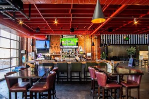 4 restaurants; lunch, dinner, and brunch served