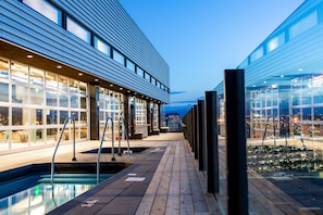 Outdoor pool, open 8:00 AM to 10:00 PM, pool loungers