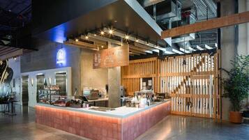 4 restaurants; lunch, dinner and brunch served