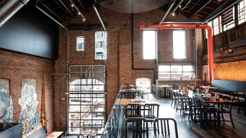 4 restaurants; lunch, dinner and brunch served