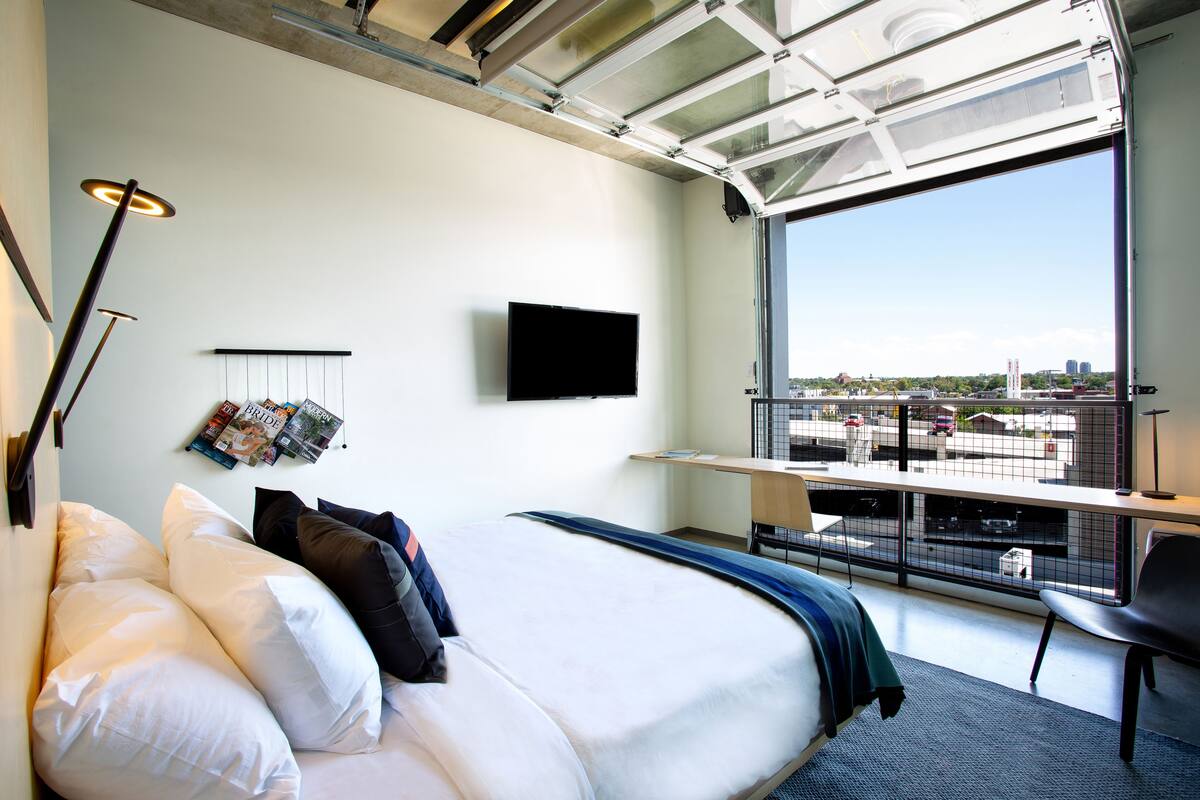 Roll Up King | Premium bedding, down comforters, pillowtop beds, minibar
