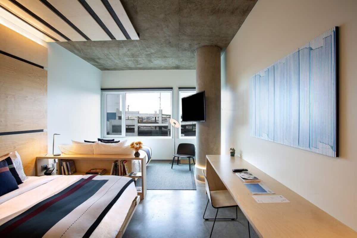 Ropa de cama de alta calidad, edredón, camas con pillow-top y minibar