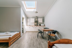 Familienapartment | Eigene Küche | Großer Kühlschrank, Mikrowelle, Herdplatte
