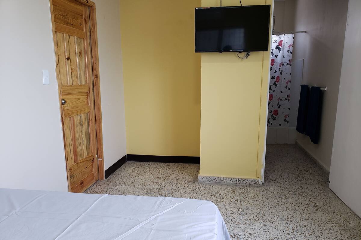 Eenvoudige tweepersoonskamer, 1 queensize bed, niet-roken | Een bureau, extra bedden (toeslag), gratis wifi