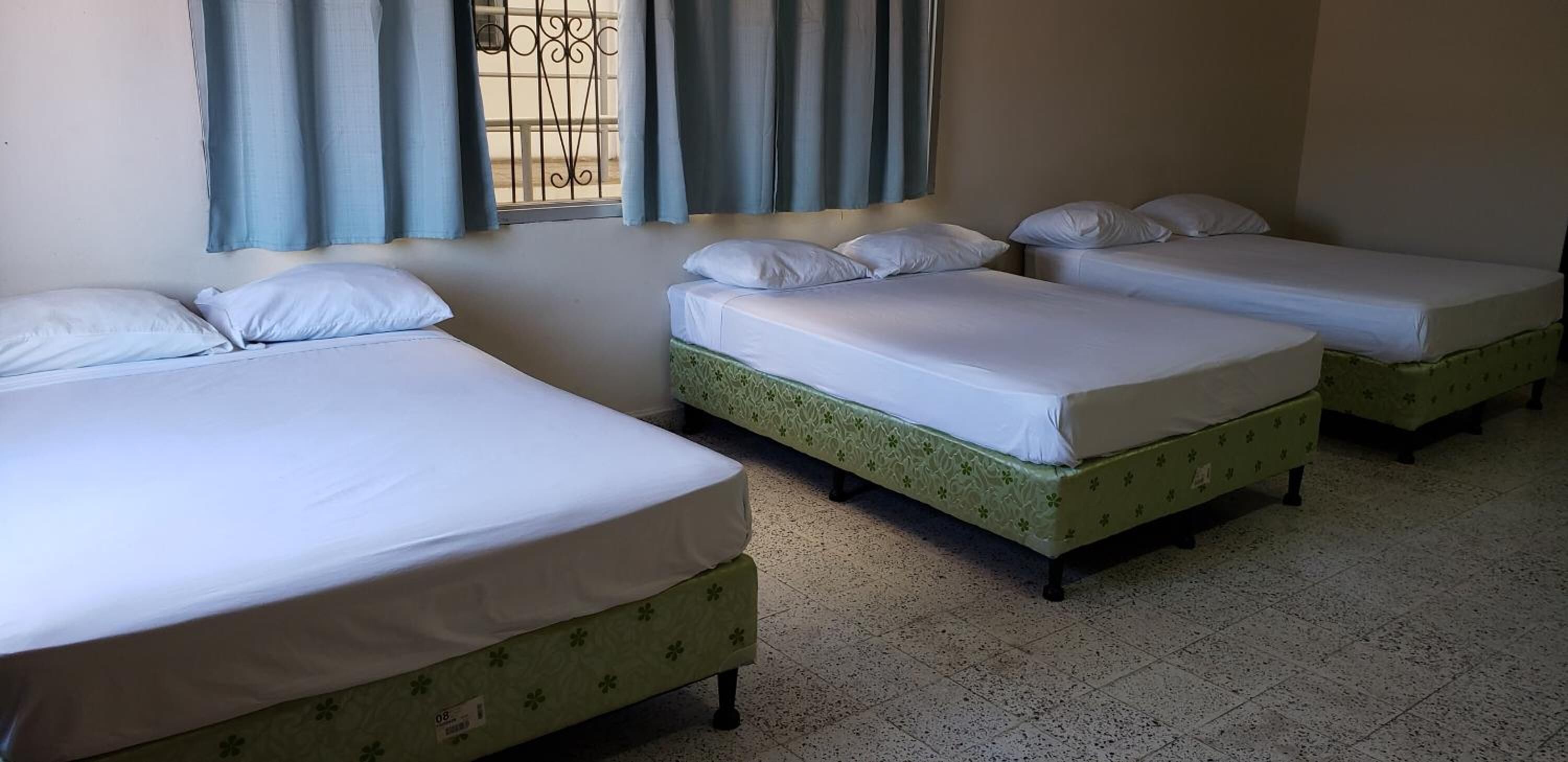 desk, rollaway beds, free wifi