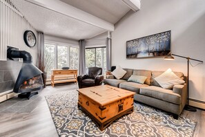 40-吋平面電視、有線頻道、電視、 DVD 播放機