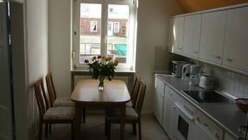 Apartment 2 | Eigene Küche | Kühlschrank, Mikrowelle, Ofen, Herdplatte