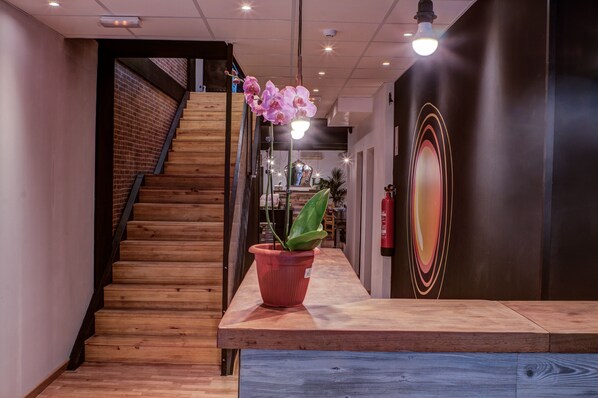 Reception - Olé Backpackers Hostel (Alicante)