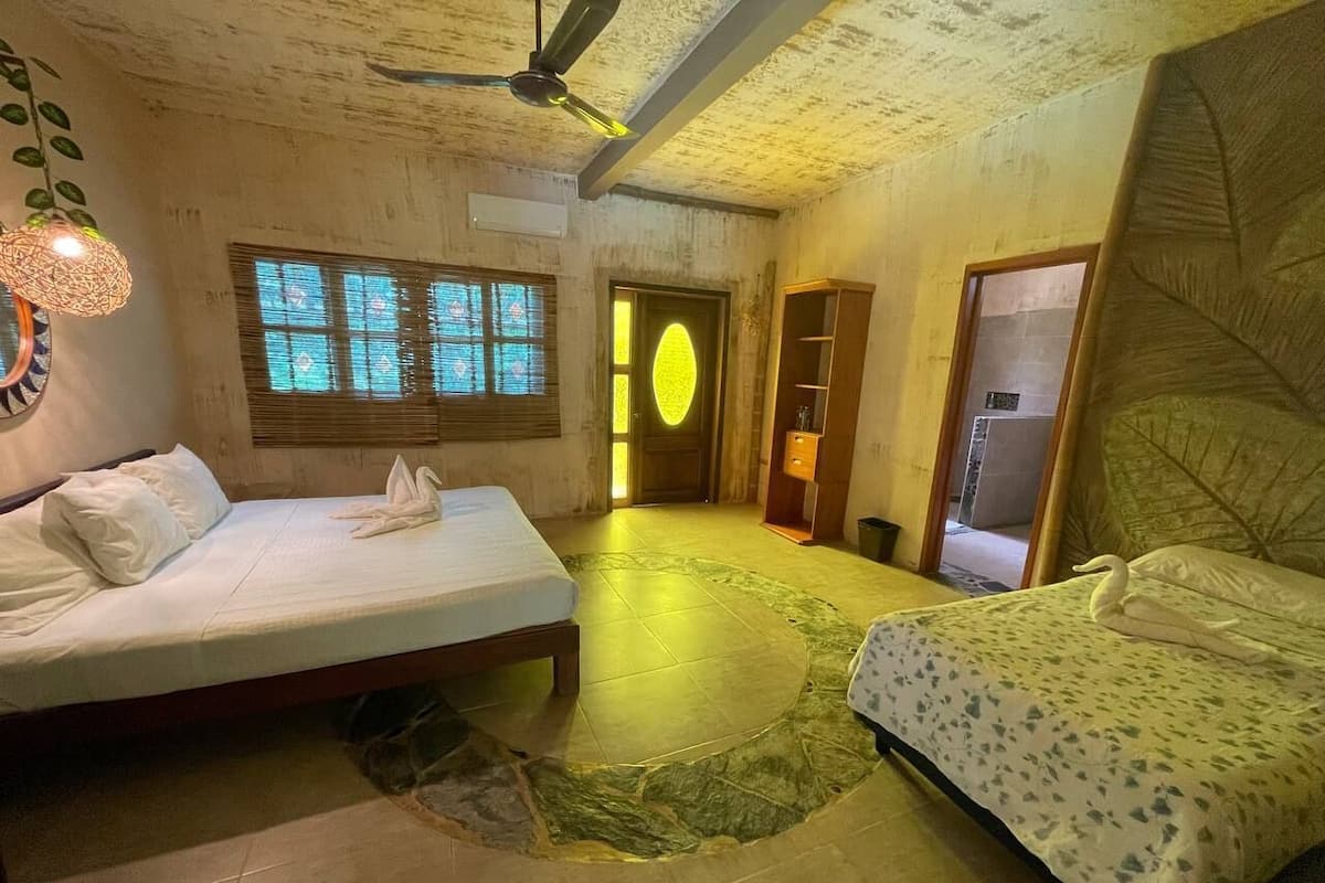 Premier Suite | 1 bedroom, hypo-allergenic bedding available, WiFi (free)