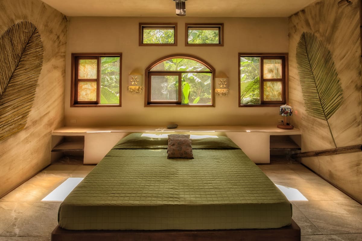 1 Schlafzimmer, Allergikerbettwaren, individuell dekoriert