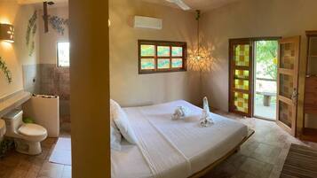Suite | 1 bedroom, hypo-allergenic bedding, individually decorated