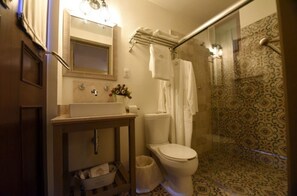 Standard Room | Bathroom shower - Hotel Boutique Casa Abuela María (Oaxaca)