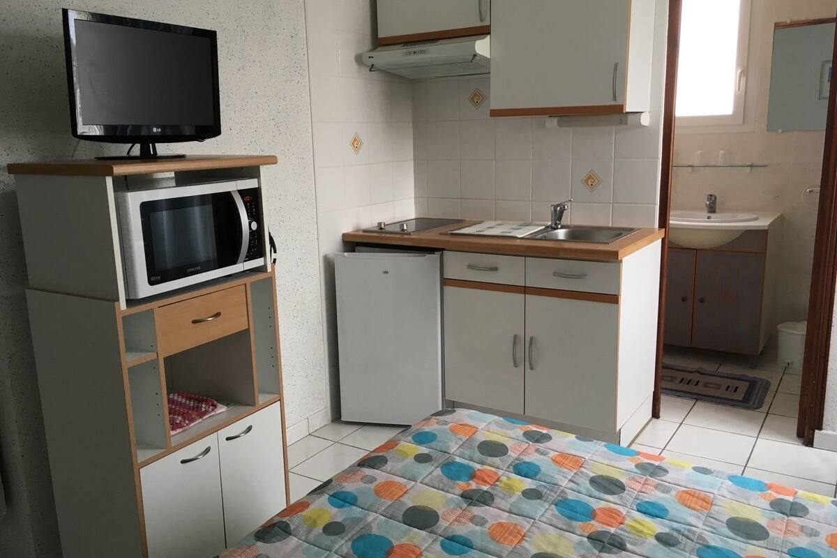 studio | private kitchenette