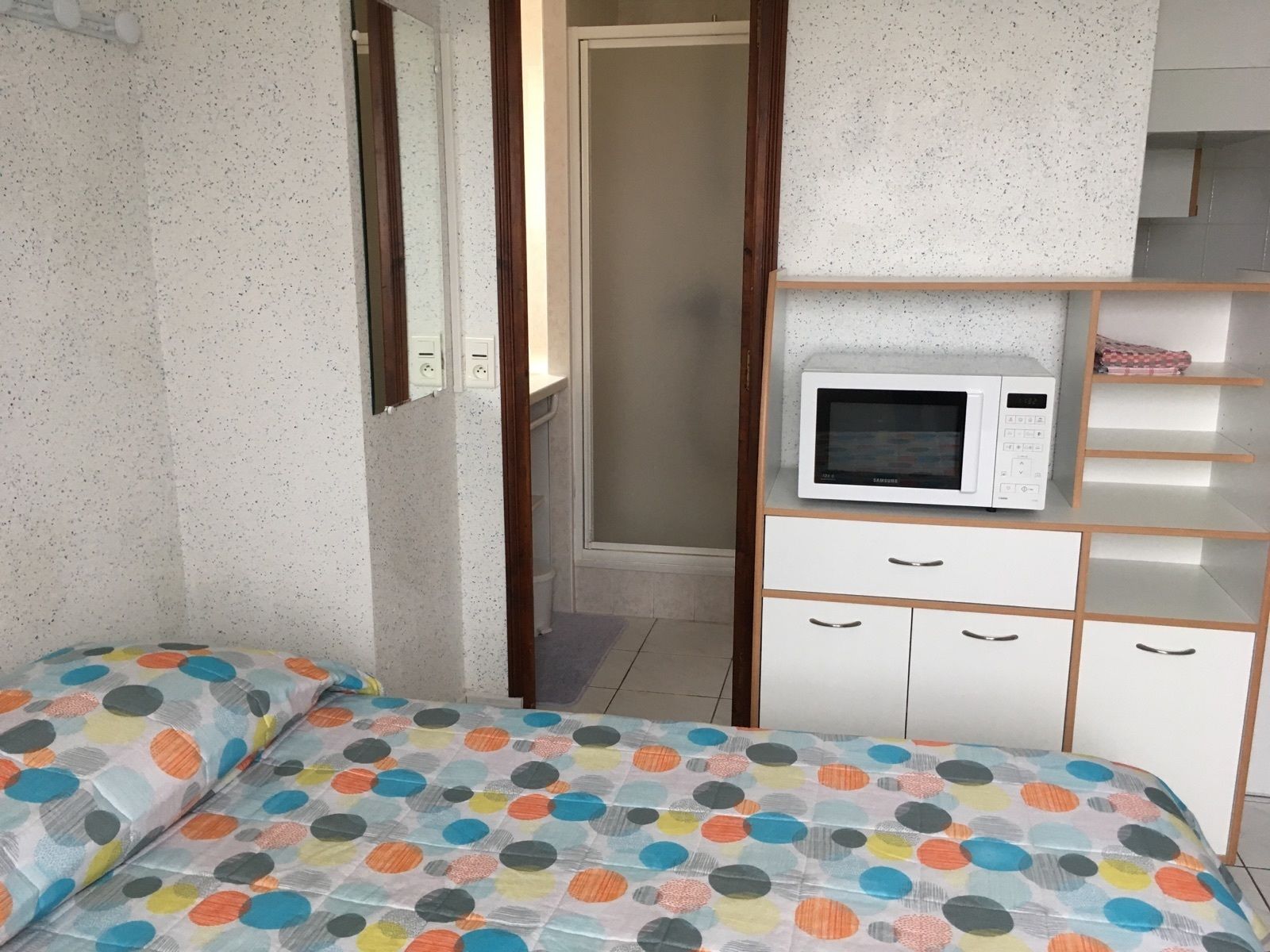 studio | room amenity