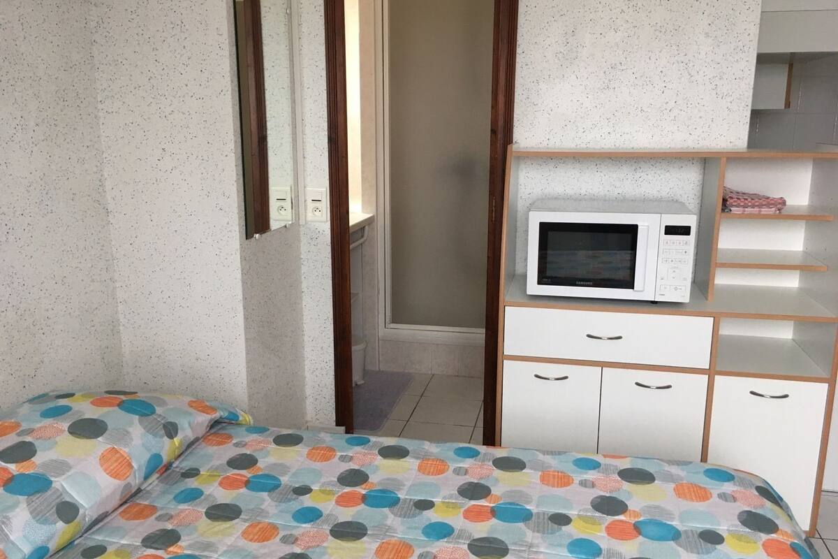 studio | room amenity