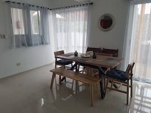 Apartamento 3-A | Vardagsrum | 55-tums smart-tv med digitalkanaler, tv och Netflix
