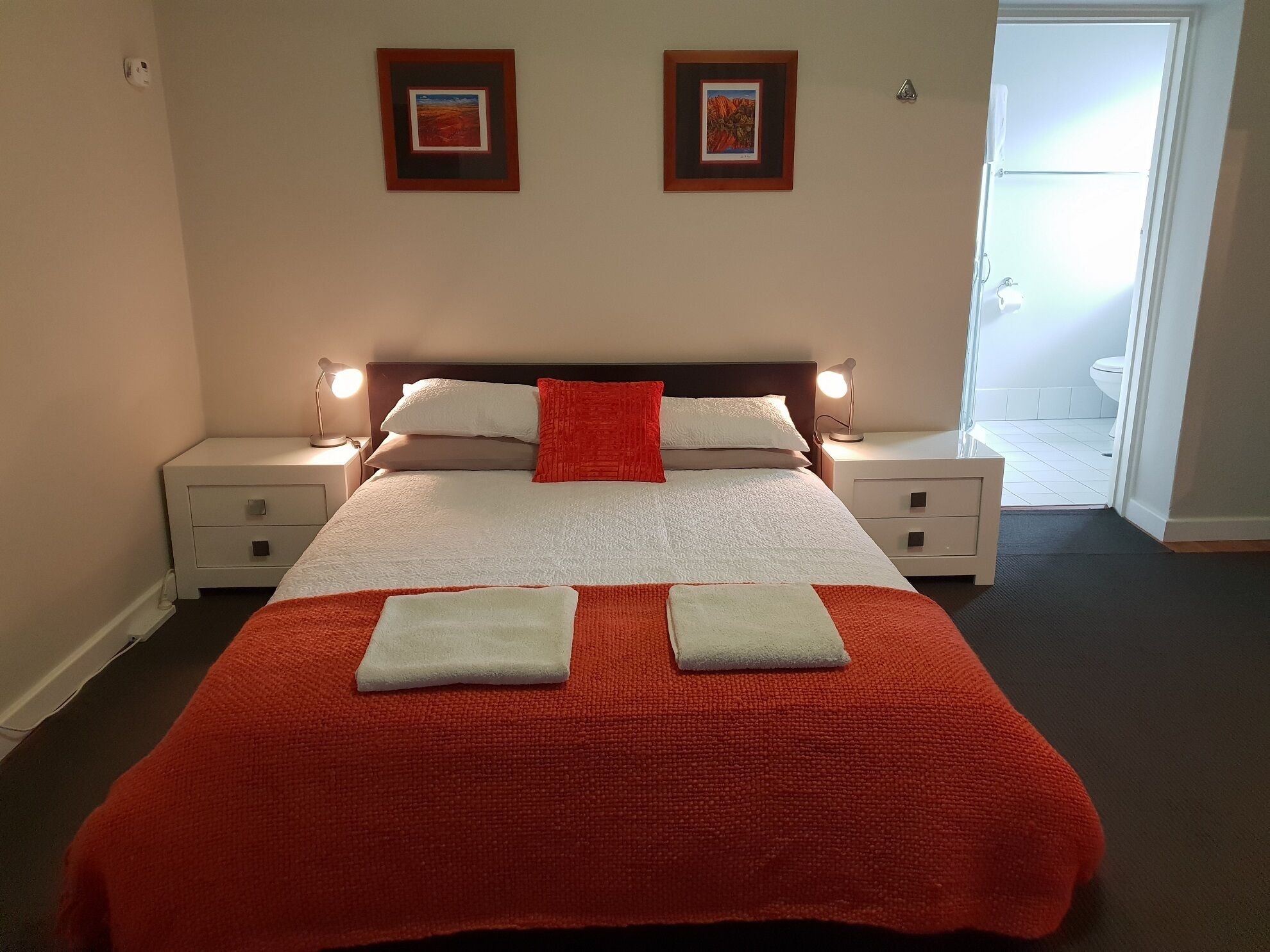 Quiet comfortable studio ideal for couples or single travellers 
