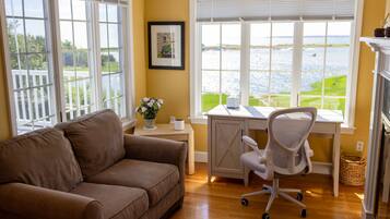 TV connectée, cheminée, lecteur de DVD